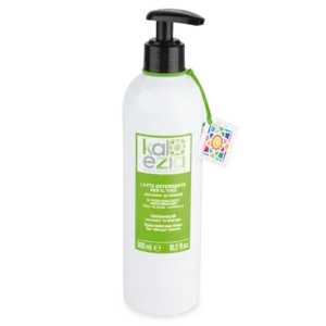 Latte detergente per il viso